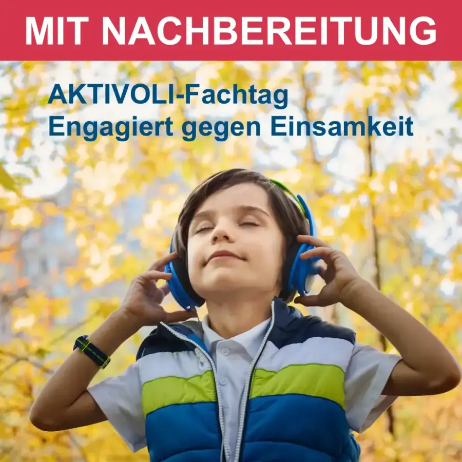 Das Bild zeigt ein Kind, das Kopfhörer auf den Ohren trägt. Die beiden Hände berühren die Kopfhörer. Im Hintergrund sind herbstliche Laubbäume sichtbar. Text: "AKTIVOLI-Fachtag. Engagiert gegen Einsamkeit" und "Mit Nachbereitung".